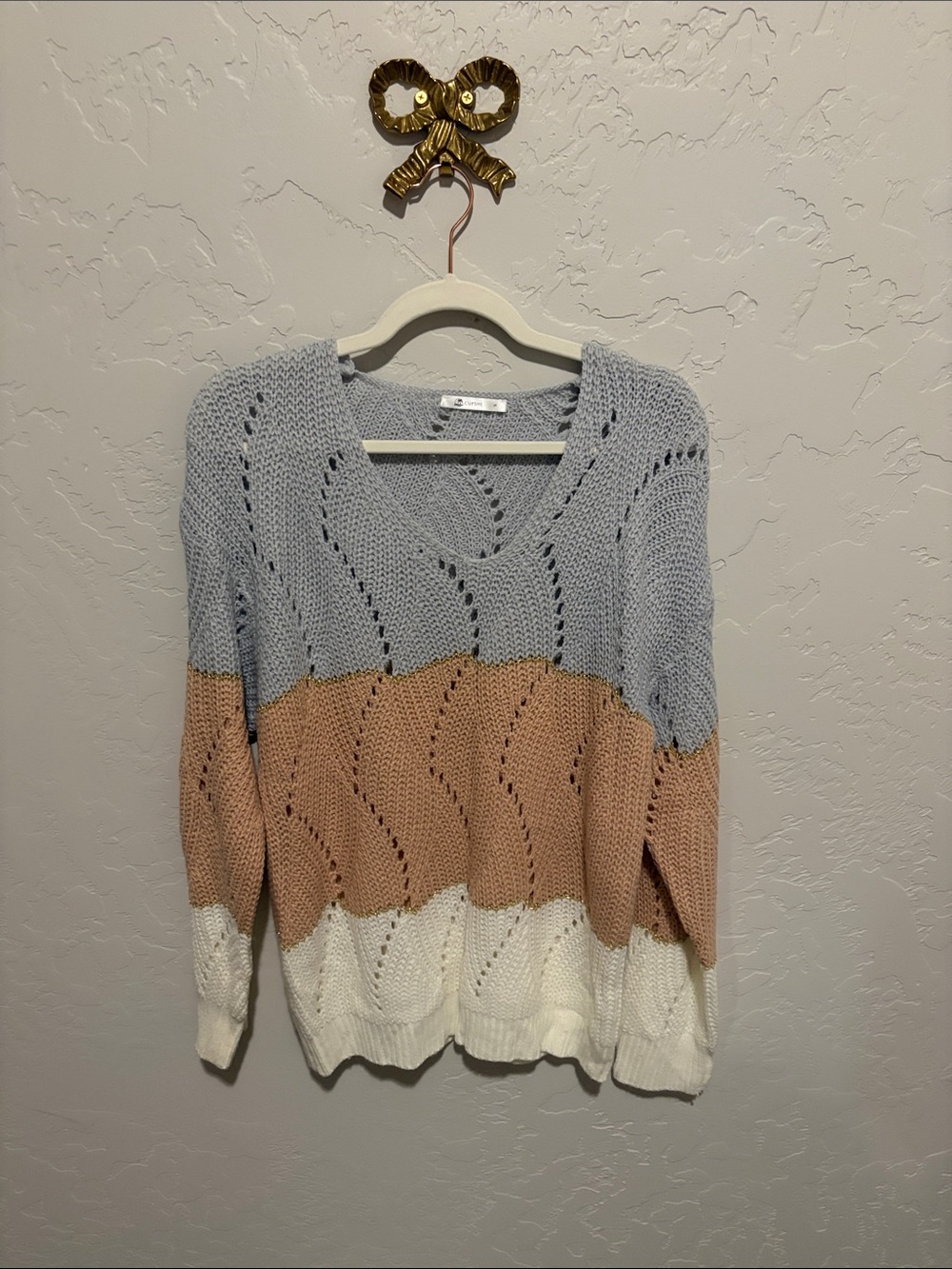 Cupshe Colorblock V-Neck Sweater in Light Blue, Tan & Cream